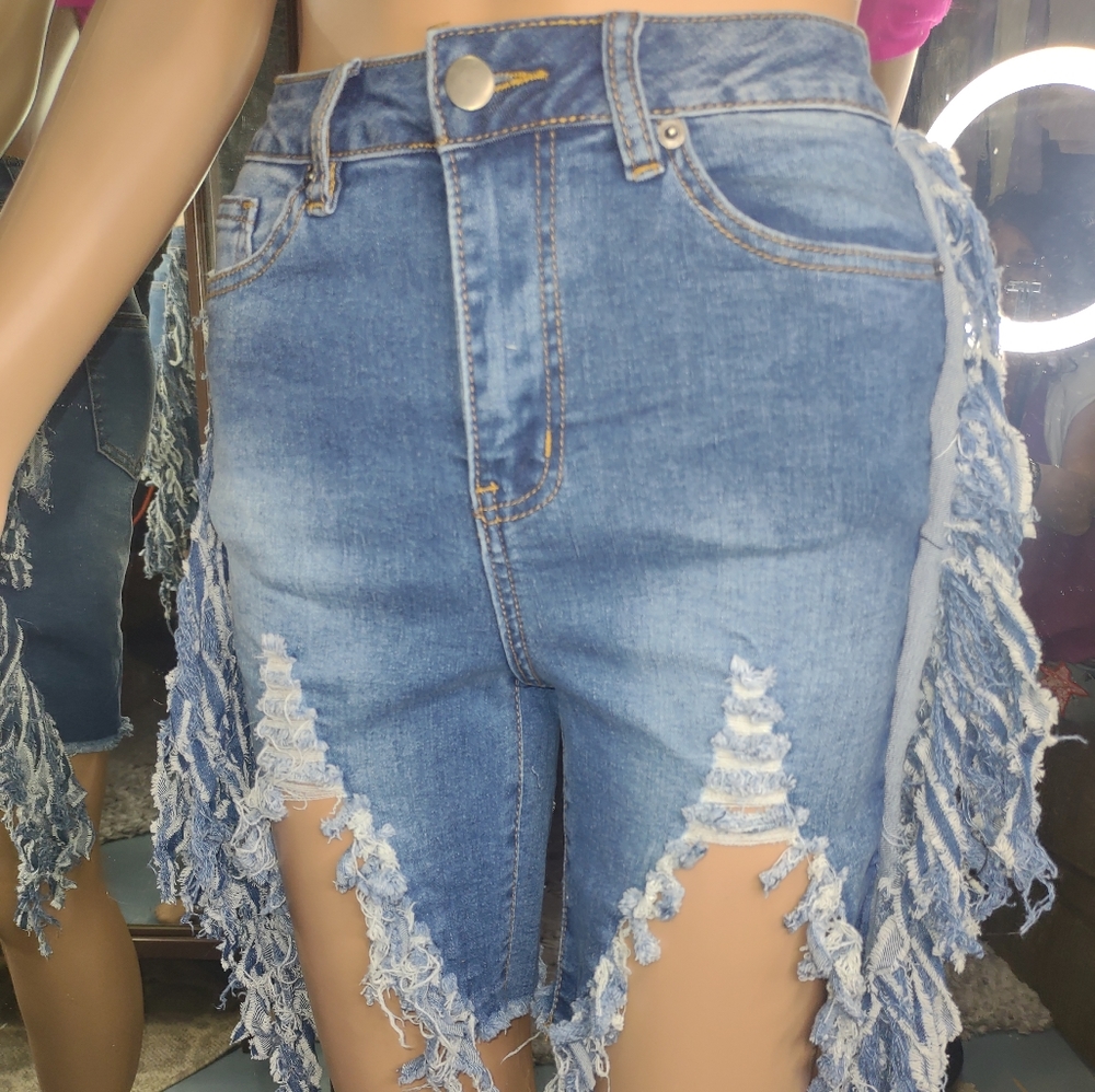 Women's sexy raw edge V hemmed tasselled shorts. NWT (5)